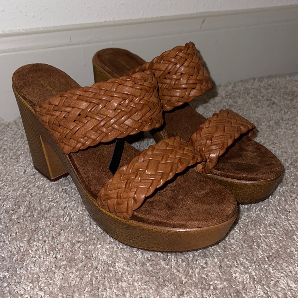 HOUSE OF HARLOW WEDGES